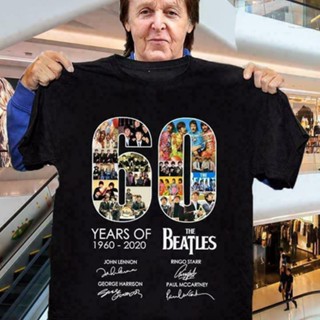 เสื้อยืดแขนสั้นเสื้อยืดแขนสั้น ผ้าฝ้าย ลาย 60 Years Of The Beatles 1960- สีดํา สไตล์วินเทจ สําหรับผู้ชาย และผู้หญิงS-5XL