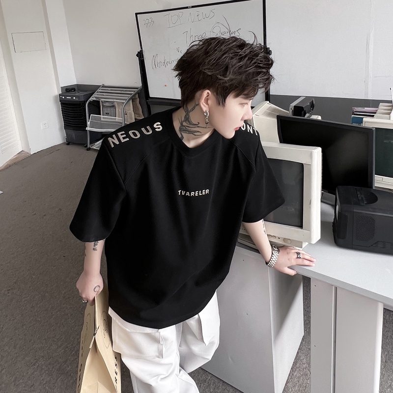 เสื้อยืดแขนสั้น พิมพ์ลายตัวอักษร ระดับไฮเอนด์ สีเงิน ออกแบบดี เหมาะกับฤดูร้อน สําหรับผู้ชาย