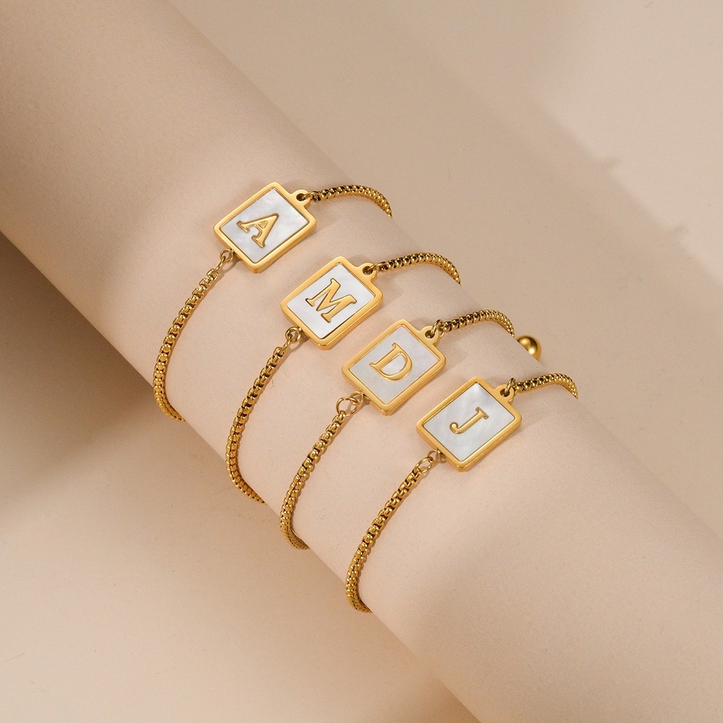 [พร้อมส่งในไทย] สร้อยข้อมือโซ่ จี้ตัวอักษร สีทอง แฮนด์เมด หรูหรา สําหรับผู้หญิง