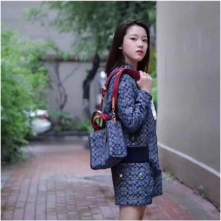 COACH c3663 Chambray Tote 22 กระเป๋าถือผู้หญิง/กระเป๋าสะพายไหล่/วัสดุผ้าใบ/พิมพ์ลายคลาสสิก/สีน้ำเงิน