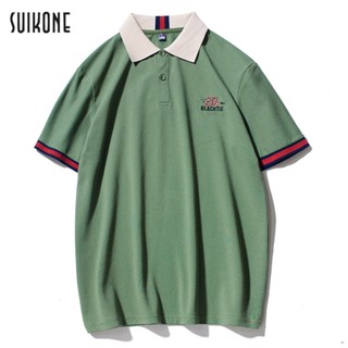 Suikone   เสื้อโปโลผู้ชายสีตัดกันใหม่แขนสั้นสไตล์อเมริกันคอพับแฟชั่นเสื้อยืดแขนสั้นลายงูปักด้านบน