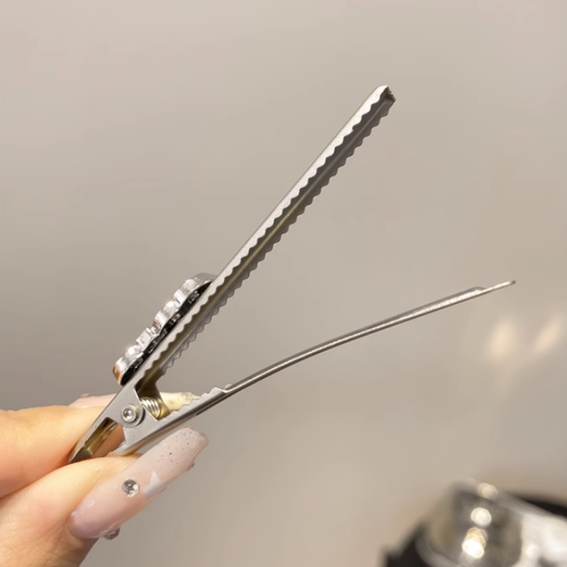 กิ๊บติดผมโลหะ รูปตัวอักษร ประดับพลอยเทียม สไตล์เกาหลี สําหรับผู้หญิง - รูปที่ 6