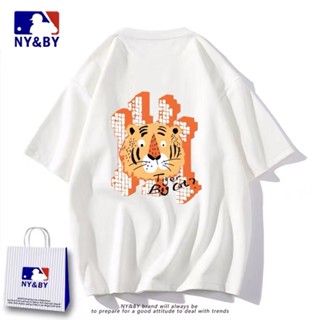 [S-5XL]Mlb100% ของแท้ NY เสื้อยืดคอกลม แขนสั้น พิมพ์ลายโลโก้การ์ตูน เบาสบาย ระบายอากาศ แฟชั่นสําหรับผู้ชาย และผู้หญิง