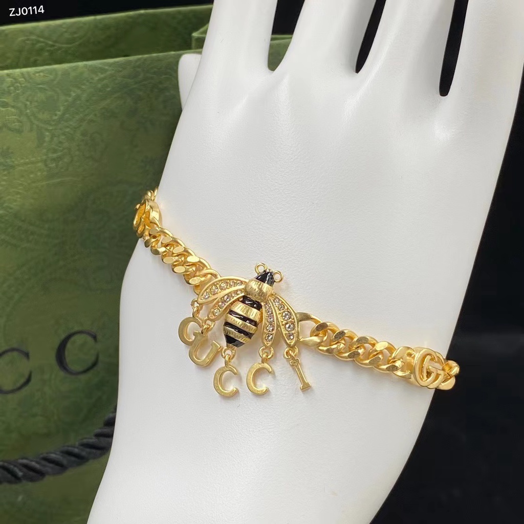 พร้อมกล่อง ร้านค้าจากต่างประเทศ GG สร้อยข้อมือหรูหรา/สร้อยข้อมือคลาสสิก Golden Bee/สร้อยข้อมือเหล็กไทเทเนียมไม่จางหาย / 04213 ราคา ถูกที่สุด ดีลบีเคเค แกลเลอรีภาพที่ 3