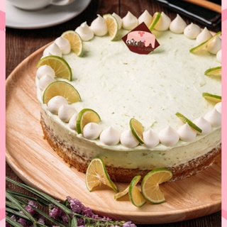 🎂LIME CAKE
เค้กมะมาวเนื้อนุ่ม สลับชั้นและแต่งหน้าด้วยครีมมะนาวรสเปรี้ยวอมหวาน ส่งด่วนในวันด้วยLalamove เค้กวันเกิด