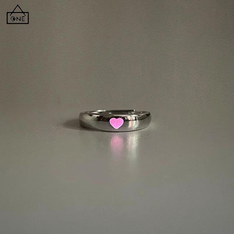 COD❤️พร้อมส่ง-แหวนเรืองแสงโลหะแฟชั่นเกาหลีลายหัวใจละเอียดอ่อนนักเรียนผู้ชายและผู้หญิงหรูหราเครื่องประดับ-a.one