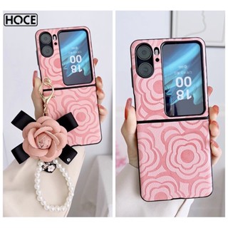 Hoce เคสโทรศัพท์มือถือหนัง ฝาพับ กันกระแทก ลายดอกไม้ ดอกคามิเลีย 3D พร้อมสายโซ่คล้อง ประดับไข่มุก หรูหรา สําหรับ OPPO FindN2-Flip 5G