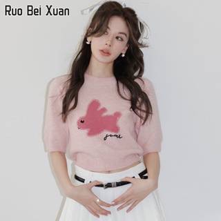 RUO BEI XUAN เสื้อยืดแขนสั้นผู้หญิงเวอร์ชั่นเกาหลีของคอกลมใหม่พิมพ์ลายถักด้านบนสั้น