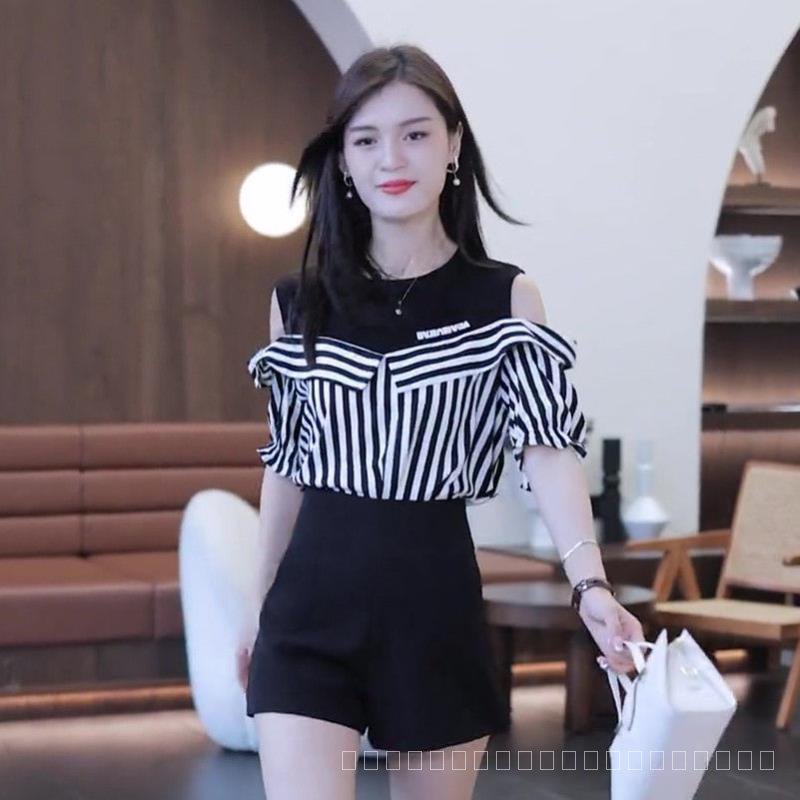 พร้อมส่ง เสื้อยืดคอกลม แขนสั้น เปิดไหล่ ลายทาง ทรงหลวม สไตล์เกาหลี
