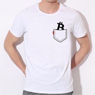 Newcryptocurrency เสื้อยืด ลายโลโก้ Bitcoin มีกระเป๋าเสื้อ สีขาว สําหรับผู้ชาย 510130