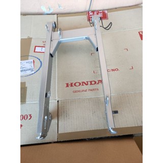 52200-KWW640ZBสวิงอาร์มแท้สีเทา เวฟ110i,ปี2011-2020,1ชิ้น อะไหล่แท้ HONDA