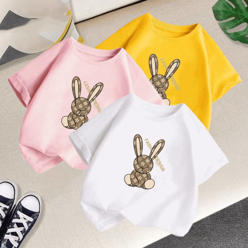 เสื้อยืดแขนสั้น คอกลม แบบนิ่ม พิมพ์ลายการ์ตูนกระต่ายน่ารัก แบบเรียบง่าย แฟชั่นฤดูร้อน สไตล์เกาหลี สําหรับเด็กผู้ชาย และเด็กผู้หญิง ไซซ์ 3-12 นิ้ว