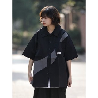 【M-3XL】เสื้อเชิ้ตแขนสั้นลําลอง แต่งกระเป๋า ขนาดใหญ่ สไตล์เกาหลี แฟชั่นสําหรับผู้ชาย และผู้หญิง