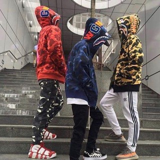 ใหม่ BAPE เสื้อคลุมฉลาม คลาสสิก ลายพราง มีฮู้ด หัวลิง หลวม ฮิปฮอป คู่รัก เสื้อกันหนาว อินเทรนด์ lsr4