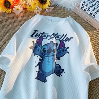 เสื้อยืดแขนสั้นลําลอง คอกลม ทรงหลวม พิมพ์ลาย Stitch เข้ากับทุกการแต่งกาย สไตล์อเมริกันเรโทร สําหรับผู้ชาย