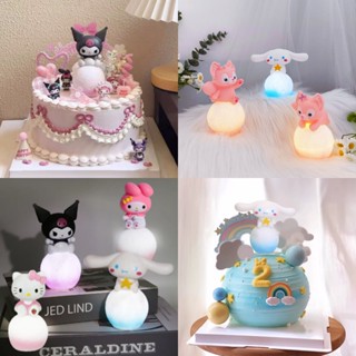 SANRIO ของเล่นท็อปเปอร์ รูปการ์ตูนอนิเมะ Hello Kitty Kuromi Cinnamon Night Lights เหมาะกับของขวัญวันเกิด สําหรับเด็ก