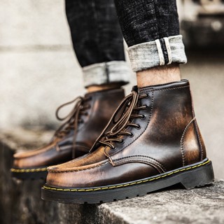 DR.MARTENS พร้อมส่ง ดร. นิวอิงแลนด์ รองเท้าบูทมาร์ติน มาร์ติน หนังวัวแท้ ส้นหนา สวมใส่สบาย สไตล์คลาสสิก สําหรับผู้ชาย