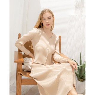 2MUAY PLEAT เสื้อผู้หญิง เสื้อพลีทคุณภาพ รุ่น GJO2331 6สี FREE SIZE THICK V NECK BUTTON FRONT PLEAT TOP