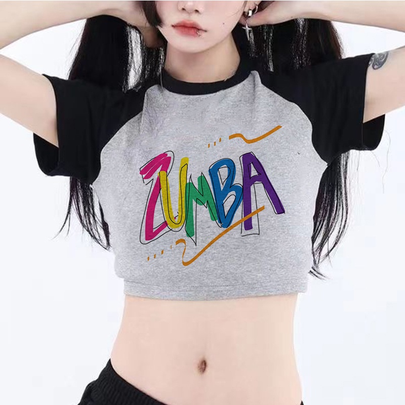ซุมบา สวมเสื้อครอปกราฟิกแบบขยะสาวกราฟิกแฟชั่นเกาหลีเสื้อผ้าตัดน่ารัก