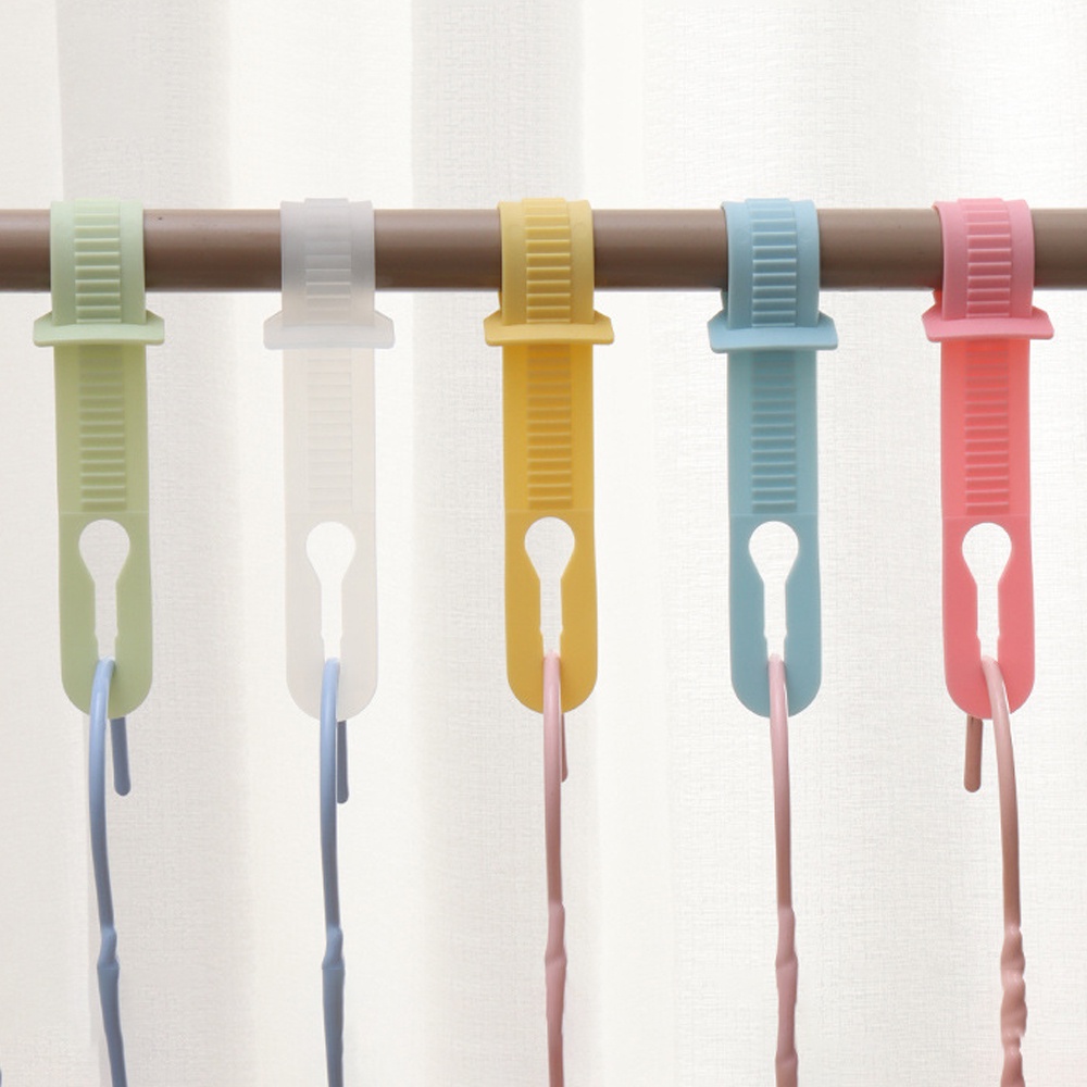 ไม้แขวนเสื้อ ป้องกันการหล่น หัวเข็มขัดยึด / ราวตากผ้า อเนกประสงค์ แถบซิลิโคน กันลื่น / ตะขอแขวนตากผ้า ใช้งานได้จริง / หัวเข็มขัดกันลม ปรับได้ คุณภาพสูง /