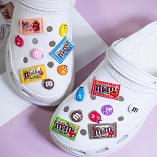 ตัวติดรองเท้า Crocs Jibbitz Charm M&amp;M Chocolate Jibitz Croc Pin Sugar Jibbits สําหรับผู้ชาย