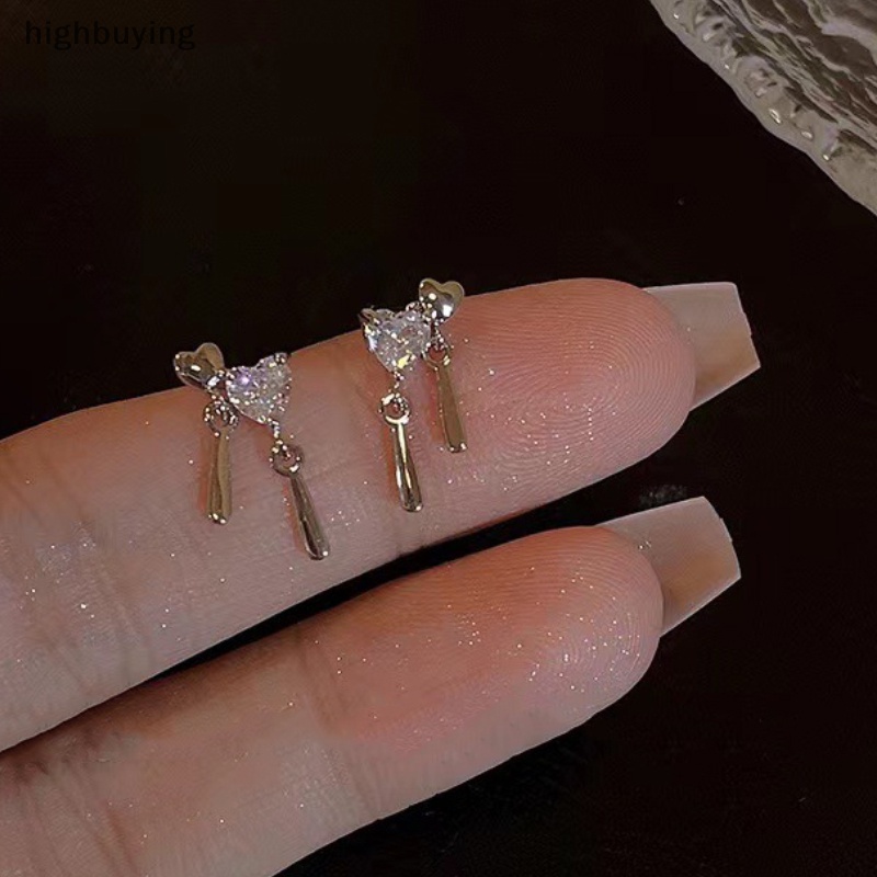 [highbuying] 1 คู่ ผู้หญิง สีเงิน พลอยเทียม หัวใจ ต่างหูสตั๊ด แฟชั่นเกาหลี พังก์ ต่างหู เครื่องประดับ ของขวัญ สําหรับผู้หญิง สินค้าใหม่