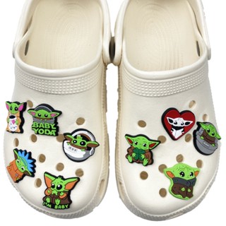 Yoda Jibbitz หุ่นยนต์เอเลี่ยนน่ารัก ของแท้ จี้ Star Wars Jibitz Crocks สําหรับเด็ก ตกแต่งรองเท้า