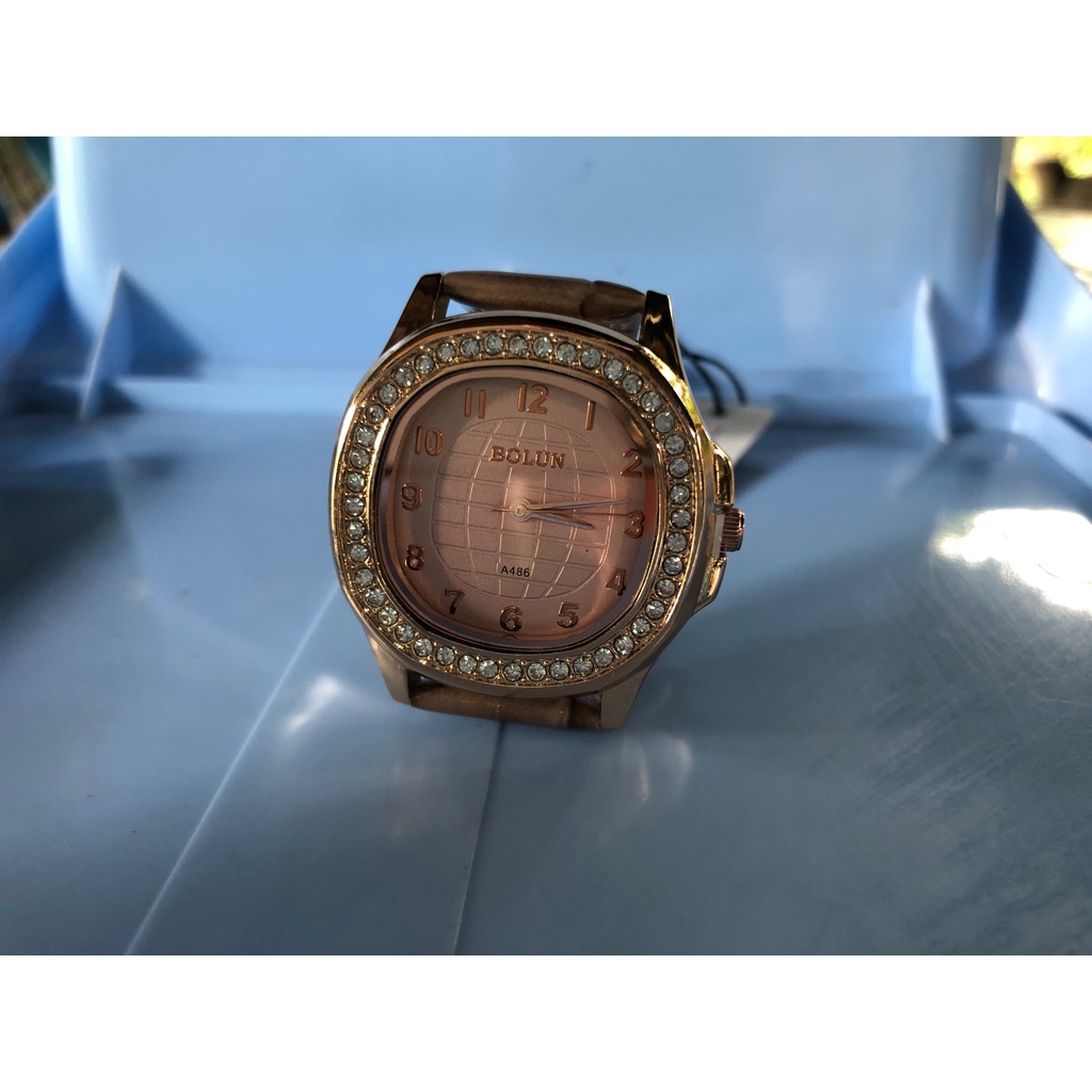 นาฬิกาหน้าปัดล้อมเพชร Bolun