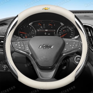 ปลอกหนังหุ้มพวงมาลัยรถยนต์ คาร์บอนไฟเบอร์ กันลื่น สีขาว สําหรับ Chevrolet Captiva Cruze Spin Optra Trailblazer Orlando Sonic Equinox Colorado 2023 2022 2021 2020