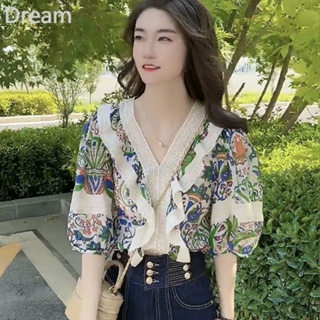 V-neck lace stitching Hong Kong style retro floral shirt design sense niche sweet bubble sleeve floral top female lady