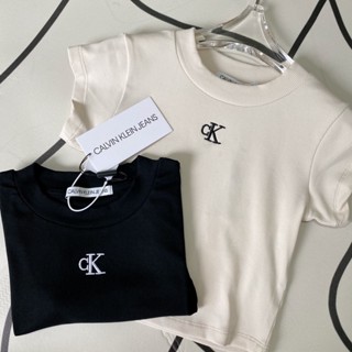 ของแท้ 100% เสื้อยืดแฟชั่น CK แขนสั้น ยืดหยุ่นสูง ปักลาย สไตล์เกาหลี