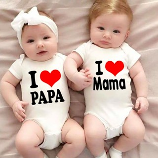 เสื้อแขนสั้นลําลอง ลาย I Love Papa Mama เหมาะกับของขวัญวันหยุด แฟชั่นสําหรับเด็กทารกแรกเกิดผู้ชาย และเด็กผู้หญิง