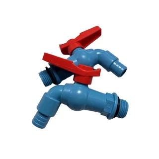 （สปอตกรุงเทพ）ก๊อกน้ำสนาม PVC ก๊อก PVC สีฟ้าด้ามแดง 1ขนาด 4 หุน(1/2”) ผลิตจากพลาสติก PVC ที่มีความหนาพิเศษ ไม่แตกหักง่าย