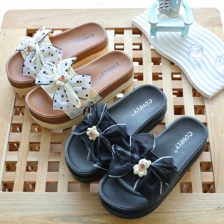 nuengg_shopp  รองเท้าแตะแบบสวมแฟชั่นผู้หญิง แต่่งโบว์น้องหมี รองเท้าแตะพื้นหนา ส้นตึก หนา2นิ้ว #sy136