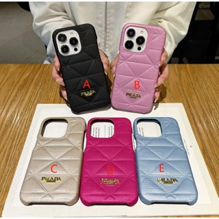 พร้อมส่ง ใหม่ เคสโทรศัพท์มือถือ ลายฉลาก ลายนูน รูปสามเหลี่ยม สําหรับ iphone 14 promax 14 14pro 14plus 13 12 11 Prada 12 13PROMAX