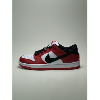 รองเท้าผ้าใบ SB Dunk Low Skate BQ6817-600 สีดํา ขาว แดง Chicago k