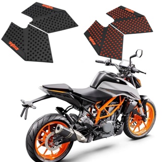 อะไหล่แผ่นติดถังน้ํามันเชื้อเพลิง สําหรับรถจักรยานยนต์ KTM DUKE 125 200 390 DUKE200 DUKE390 DUKE125