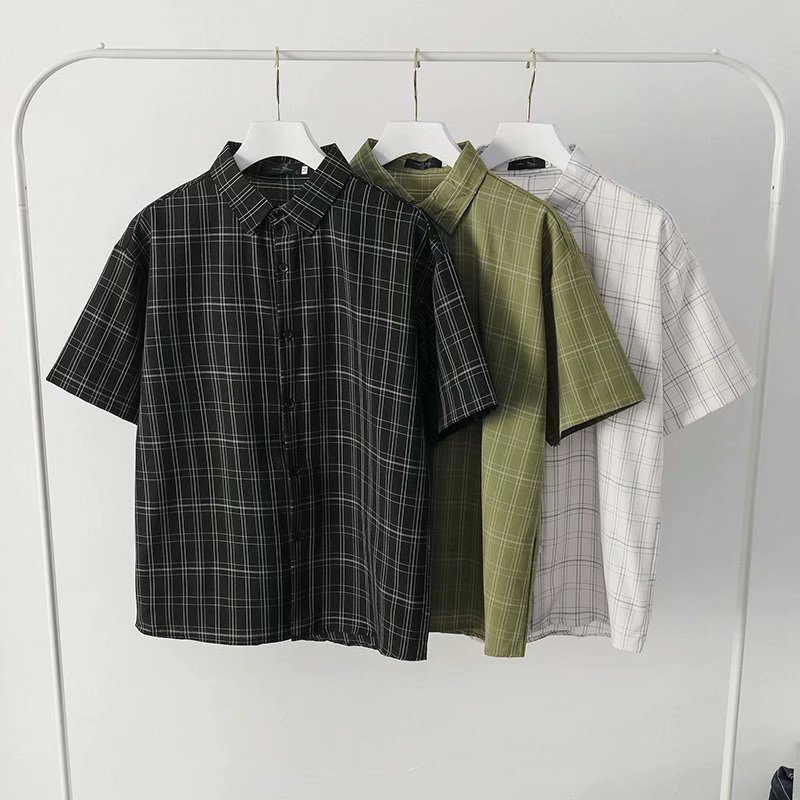 IELGY เสื้อเชิ้ตผู้ชายบางส่วนแขนสั้นเสื้อลายสก๊อตสีขาวหลวมสบายๆสไตล์เกาหลีอินเทรนด์ทุกการแข่งขันครึ่งแขน