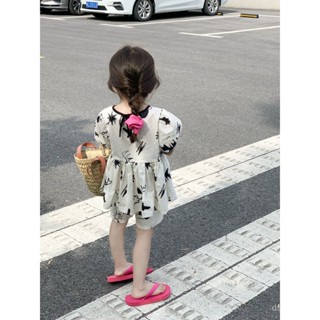 Korean childrens clothing 2023 Summer new girls bubble sleeve blouse childrens round neck top shorts Western style two-piece set MRNM