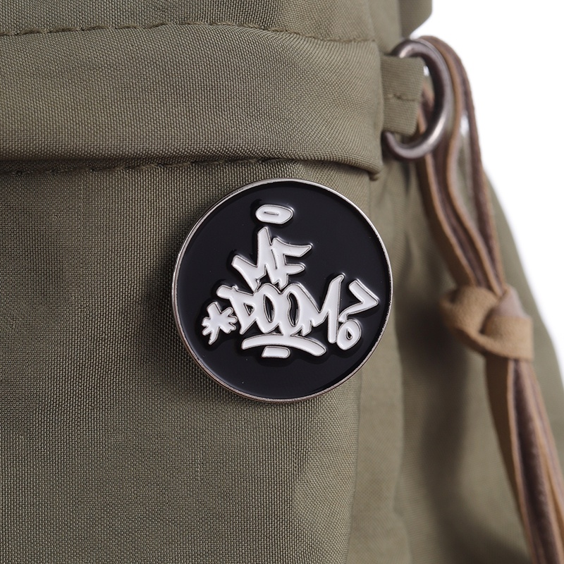 Mf DOOM Pins ฮิปฮอป เพลง เข็มกลัด โลหะ ตราแฟชั่น เครื่องประดับเสื้อผ้า กระเป๋าเป้สะพายหลัง ของขวัญ