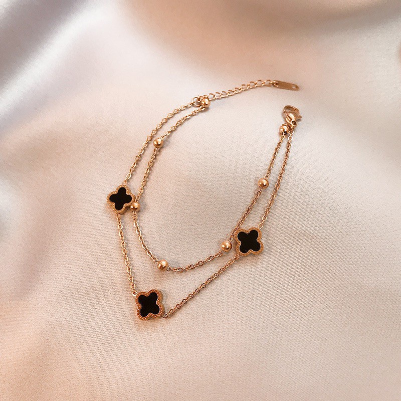 French Double-Layer Lucky Four-Leaf Clover สร้อยข้อมือสร้อยข้อเท้าแฟชั่นอารมณ์ High-End เหล็กไทเทเนียมหญิงสร้อยข้อมือเท้าเครื่องประดับวันหยุดของขวัญต้องมี