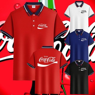 เสื้อโปโลแขนสั้นลําลอง พิมพ์ลาย Coca Cola คุณภาพสูง แฟชั่นฤดูร้อน สําหรับผู้ชาย