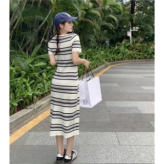OFF SHOP 🥻ชุดเดรสไหมพรมแขนสั้นคอกลม กระโปรงยาวสุดๆลายทาง (OFF-M0528) -C