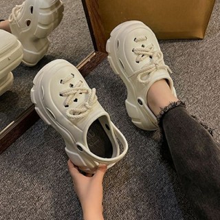 CROCS [นาย. รองเท้า] [นาย. รองเท้าแตะลําลอง EVA พื้นหนา แต่งรูกลวง แฟชั่นยอดนิยม สําหรับสตรี