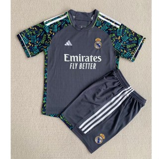 【จัดส่งด่วน】ชุดเสื้อกีฬาแขนสั้น ลายทีมฟุตบอล Real Madrid สําหรับเด็ก และผู้ใหญ่