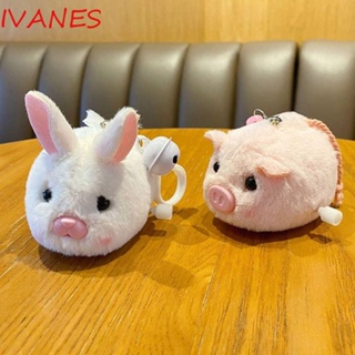 Ivanes พวงกุญแจ จี้ตุ๊กตาหมูน่ารัก ผ้ากํามะหยี่ขนนิ่ม อุปกรณ์เสริม สําหรับรถยนต์