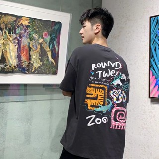 R ROUND TWO2023 ใหม่ เสื้อยืดลําลอง แขนสั้น คอกลม พิมพ์ลาย ทรงหลวม สําหรับผู้ชาย ผู้หญิง