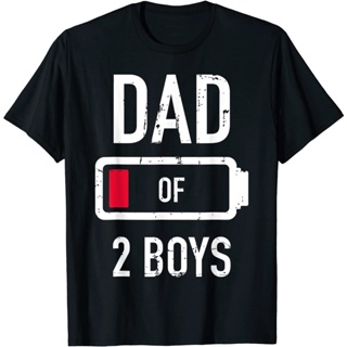 เสื้อยืด ลาย Dad of 2 two boys ใช้แบตเตอรี่ต่ํา ของขวัญวันพ่อ สําหรับเด็กผู้ชาย