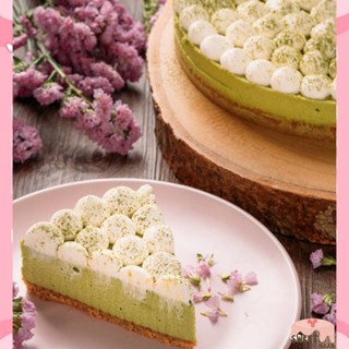 🎂GREEN TEA CHEESECAKEชีสเค้ก รสชาเขียว ด้านบนแต่งด้วยวิปปิ้งครีมและผงมัชฉะ  ส่งด่วนในวันด้วยLalamove เค้กวันเกิด