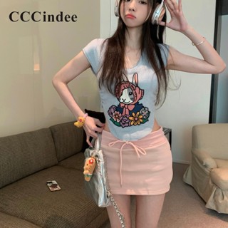 Cccindee เสื้อยืด คอวี แขนสั้น ปักลาย ทรงไม่สมมาตร แฟชั่นใหม่ สําหรับผู้หญิง 2023